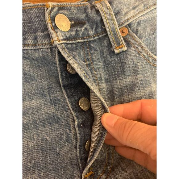 LEVI’S Women’s 501 Button Fly Cut Off Jean Shorts / Size: W27 - Picture 4 of 9